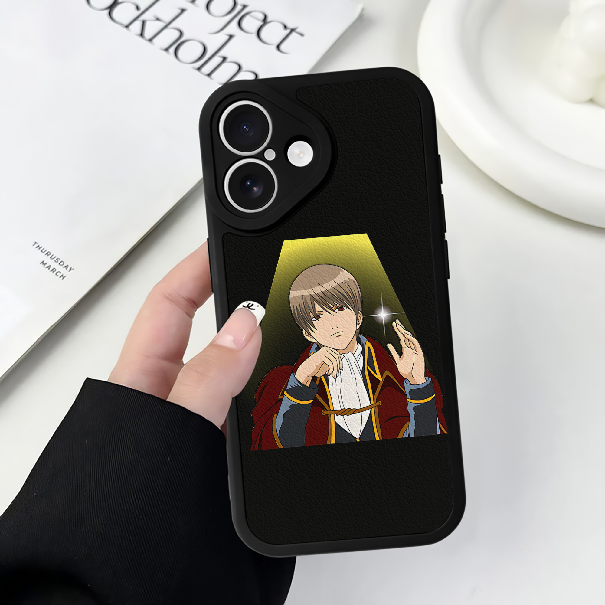 （画像用） ぎんたま 坂田銀時（さかたぎんとき） 神楽 志村新八（しむら しんぱち） GINTAMA Sakata Gintoki Kagura Shimura Shinpachi 【iPhone 16シリーズ対応】シリコンスマホケース（レザー調） 材質：シリコン